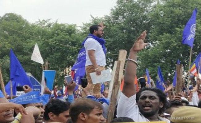 दिल्ली में दलितों के प्रर्दशन में बवाल, भीम आर्मी चीफ चंद्रशेखर सहित कई गिरफ्तार