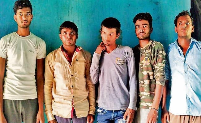 सोनारायठाढ़ी व मधुपुर में छह जगहों पर छापेमारी, पांच साइबर अपराधी गिरफ्तार