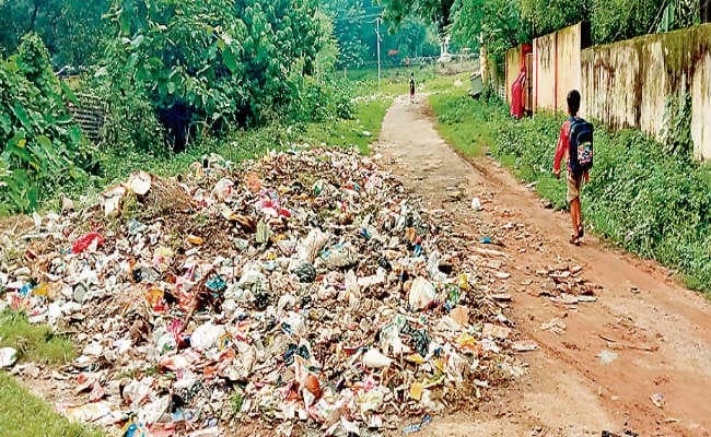 बीएसएल के सेक्टरों से 21 दिनों से नहीं हो रहा कचरा का उठाव, गंदगी व दुर्गंध से लोग परेशान