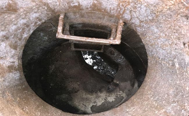 उत्तर प्रदेश : सीवर साफ करने के दौरान पांच सफाईकर्मियों की मौत