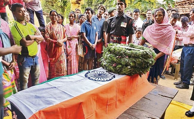 सम्मान से विदा हुए देश के दो सपूत, शोक में डूबा पूरा गांव