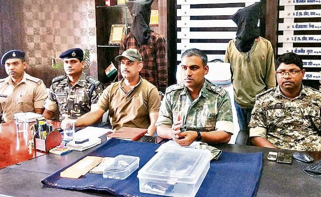 खूंटी : पीएलएफआइ के दो उग्रवादी गिरफ्तार