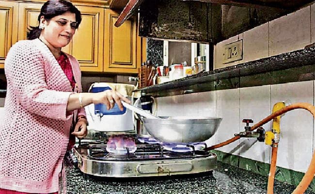 पीएनजी से जलेंगे चूल्हे सीएनजी से चलेंगे वाहन