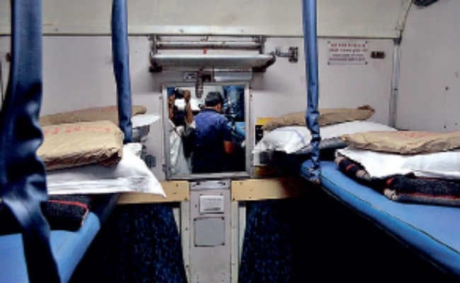 एसी में आरएसी पैसेंजर्स को ठिठुर कर काटनी पड़ती है रात