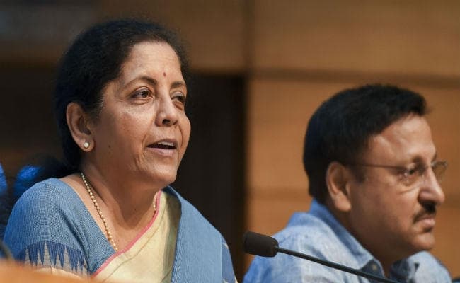 वित्त मंत्री ने भारत की जीडीपी ग्रोथ को बताया दुनिया में सबसे बेहतर, FPI पर लगे टैक्स सरचार्ज को लिया वापस