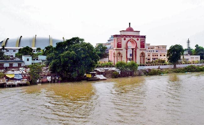 पटना : सभ्यता द्वार तक पहुंचा गंगा का पानी, बढ़ रहे जल स्तर को देख दियारा क्षेत्र के लोग भारी दहशत में