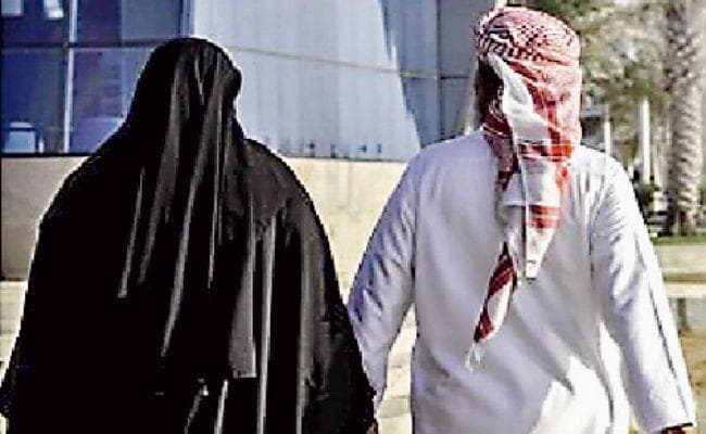 पति नेक दिल, दयालु और घरेलू काम-काज में बंटाता है हाथ, पति के प्यार से परेशान पत्नी ने मांगा तलाक