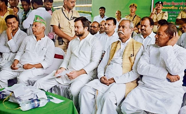 तेजस्वी ने वैशाली में सदस्यता अभियान का किया शुभारंभ