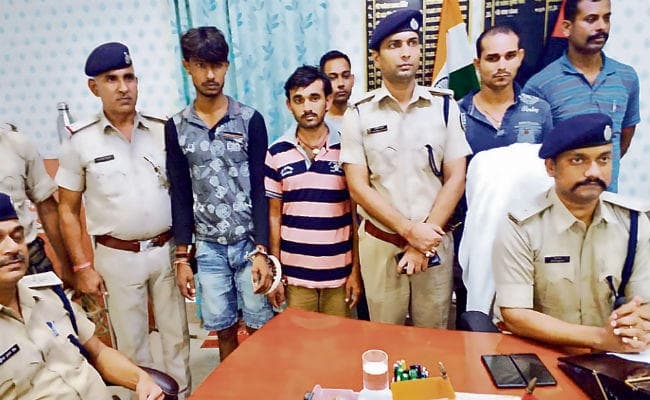 शेखपुरा : 50 हजार का इनामी विवेक गिरफ्तार, छापेमारी में विकास के दो अन्य साथी भी धराये