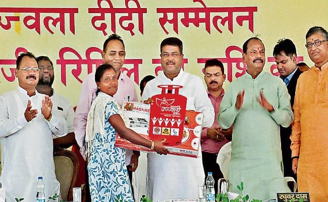 चाईबासा : जन्माष्टमी पर महिलाओं को सरकार का तोहफा, सीएम बोले- महिलाओं को उज्ज्वला दीदी बतायेंगी एलपीजी के प्रयोग