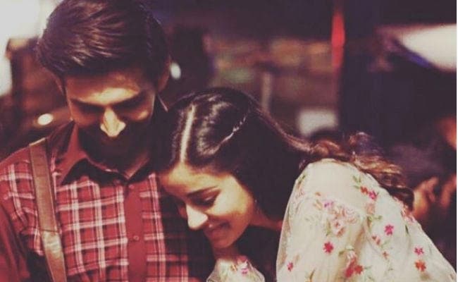 पति-पत्नी और वो : कार्तिक-अनन्या ने किया रोमांटिक डांस