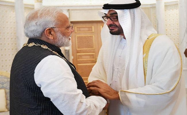 पीएम मोदी ने यूएई में महात्मा गांधी पर जारी किया डाक टिकट