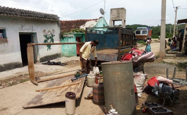 सरायकेला : नक्‍सलियों का हथियार सप्‍लायर और पुलिसकर्मियों की हत्‍या के मुख्‍य साजिशकर्ता के घर की कुर्की