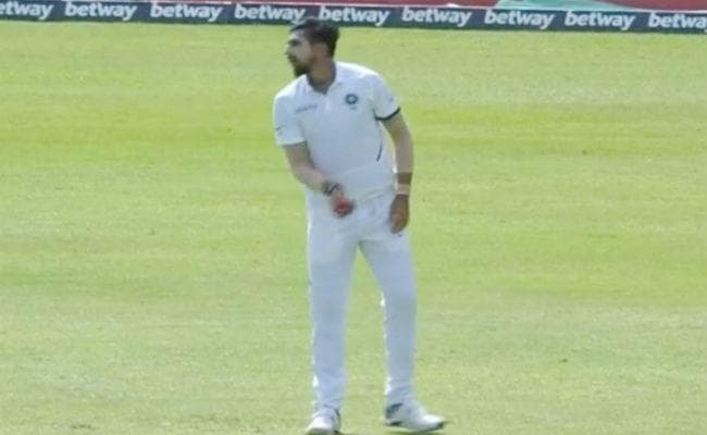 भारतीय खिलाड़ियों ने जेटली को सम्मान देते हुए हाथ में काली पट्टी बांधी