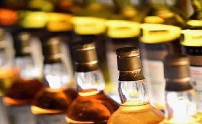शराबबंदी में बिहार का आंगनबाड़ी केंद्र बना ठिकाना, छापेमारी के दौरान तहखाने में मिला विदेशी शराब का जखीरा