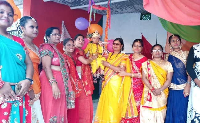 संत गैब्रिएल एण्‍ड मोनिका स्‍कूल में मना श्रीकृष्‍ण जन्‍माष्‍टमी