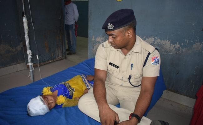 अपने सभी बच्चों के साथ मां ने ट्रेन के आगे लगायी छलांग, 4 की मौत