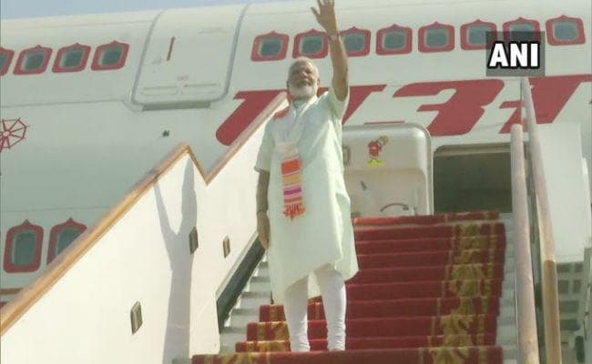 G-7 समिट में शामिल होने के लिए PM मोदी बहरीन से फ्रांस रवाना, ट्रंप से हो सकती है कश्मीर पर चर्चा