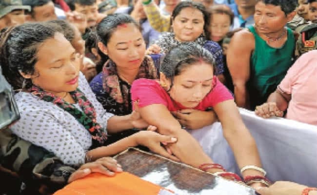 वीरांगना खुशबू ने पति को सैल्यूट कर दी अंतिम विदाई