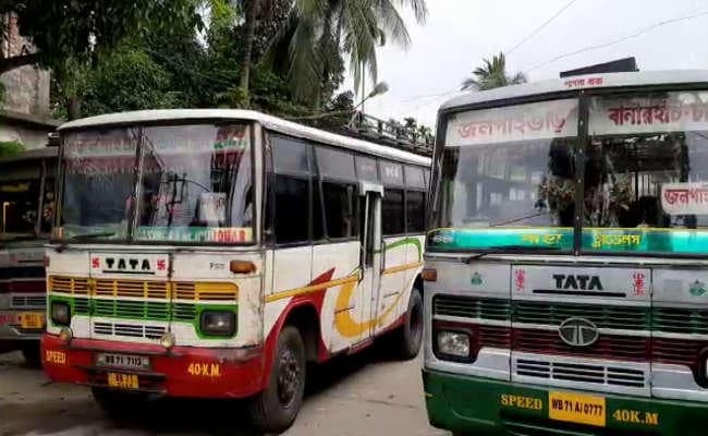 चालक को थप्पड़ मारने के खिलाफ मालदा में निजी बसों की हड़ताल