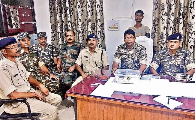 खूंटी : सोयको गोलीकांड का पुलिस ने किया खुलासा, भाजपा नेता व अन्य पर गोली चलाने का आरोपी गिरफ्तार