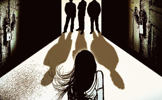 तालिबानी फरमान : पंचायत ने गैंगरेप पीड़िता को ठहराया दोषी, बाल काटकर घुमाया, गांव से बाहर निकलने पर थी पाबंदी