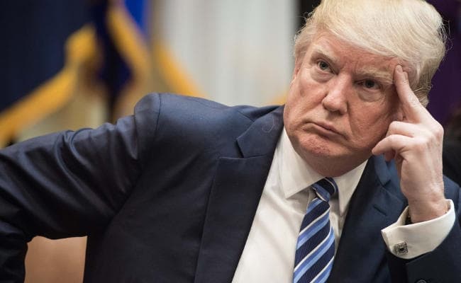 रिपोर्ट में दावाः अमेरिका को चक्रवात से बचाने के लिए ट्रंप ने दी परमाणु बम गिराने की सलाह