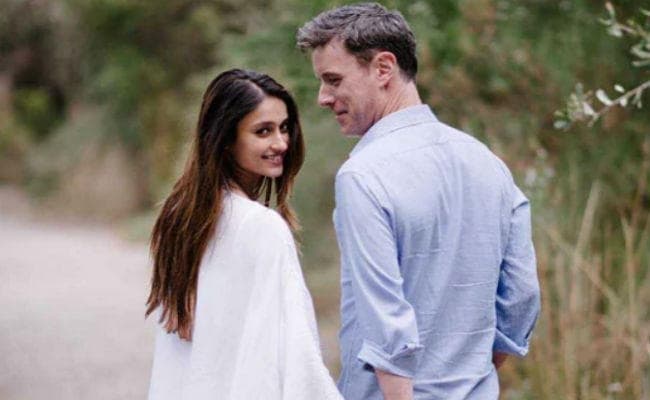 इलियाना डिक्रूज का ब्‍वॉयफ्रेंड संग हुआ ब्रेकअप! सोशल मीडिया से डिलीट की सभी तसवीरें