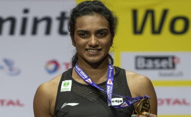 पीवी सिंधु का ऐतिहासिक गोल्ड, विहारी और प्रसाद ने ऐसे दी बधाई