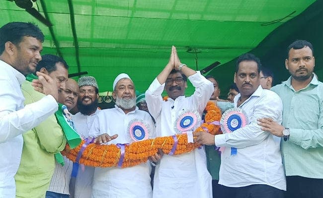 सरकार बनी तो खोलेंगे किसान बैंक, पांच लाख बेरोजगारों को देंगे नौकरी : हेमंत सोरेन