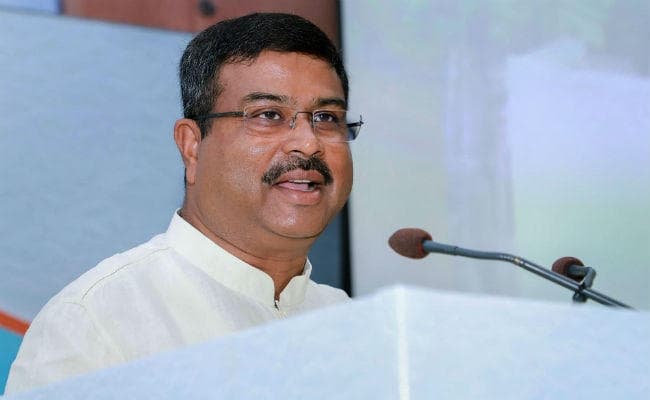 पेट्रोलियम मंत्री धर्मेंद्र प्रधान ने कहा, शहरी गैस नेटवर्क विस्तार में 1.2 लाख करोड़ रुपये का किया जायेगा निवेश