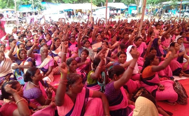 गुमला के 1770 आंगनबाड़ी केंद्रों पर लटका ताला, बच्चों की पढ़ाई बाधित, पोषाहार भी बंद