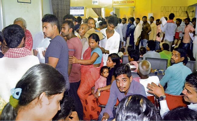 पटना : पीएचसी से पीएमसीएच तक डॉक्टरों का एक ही हाल, देर से आना और पहले जाना