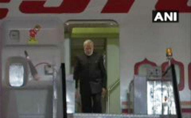 तीन देशों की यात्रा से दिल्ली लौटे प्रधानमंत्री मोदी, दुनिया को दिखाया भारत का दम