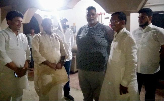 RJD से दूरी बना रहे नेताओं को एकजुट करने में जुटे पप्पू यादव, रात के अंधेरे में दूसरी बार मांझी से मिले, ...जानें क्या है मामला?