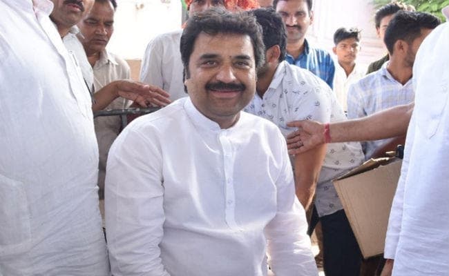 कांग्रेस नेता कुलदीप बिश्नोई का गुड़गांव स्थित 150 करोड़ का बेनामी होटल सीज