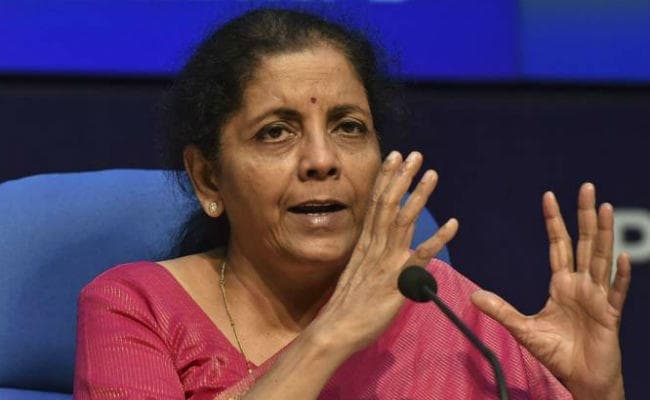 सीतारमण का पलटवार : सरकार पर आरोप लगाने से पहले अपनी पार्टी के वित्त मंत्रियों से बात कर लेते राहुल गांधी