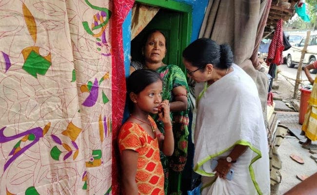 पार्टी हो या पुलिस किसी को भी काम के लिए पैसे न दें : ममता बनर्जी