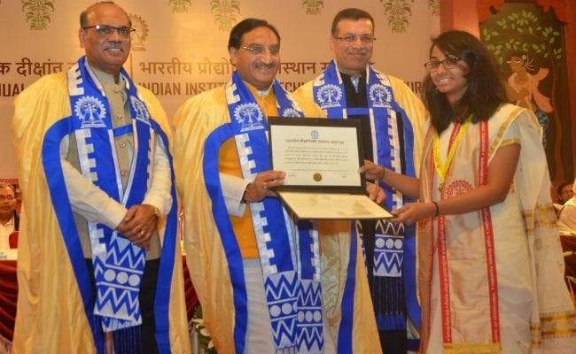 आइआइटी खड़गपुर में दीक्षांत समारोह, बोले निशंक- संस्कृत सबसे उपयोगी और वैज्ञानिक भाषा