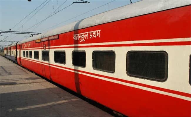राजधानी ट्रेन में बढ़ती जा रही शिकायत अबकी ट्वीट में गंदगी की जानकारी दी