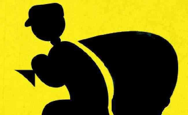 खिड़की का ग्रिल काटकर डॉक्टर के घर में लाखों की चोरी