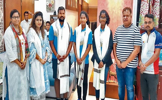 विश्व कैडेट आर्चरी चैंपियनशिप में गोल्ड जीतकर झारखंड लौटी कोमोलिका