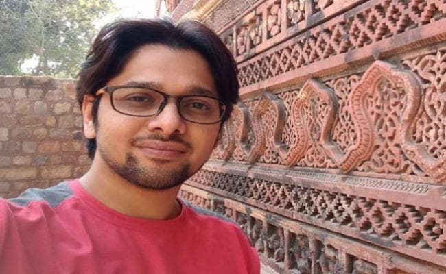 17 साल की मॉडल को एक्टर ने जबरदस्ती पहनायी बिकिनी, लड़की ने मां को बतायी पूरी बात, गिरफ्तार