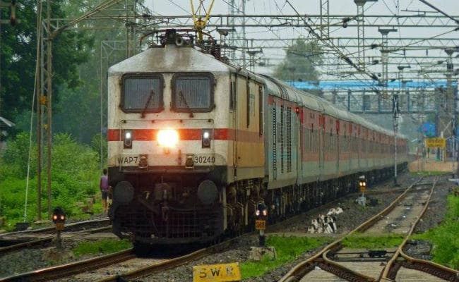 दूरगामी कुछ ट्रेनों में 50 प्रतिशत सीटें खाली रहने पर मिलेगी 25 प्रतिशत छूट