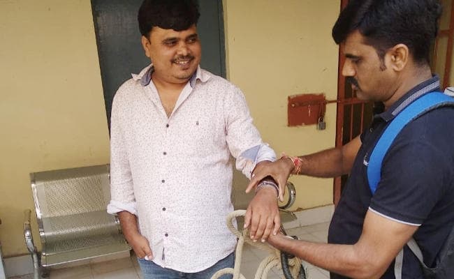 झारखंड में एक लाख रुपये का इनामी नक्सली प्रशांत ठाकुर गिरफ्तार