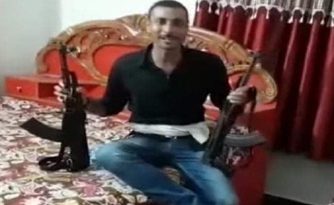 बिहार : AK-47 लहराते हुए युवक का VIDEO वायरल, पुलिस महकमे में मची खलबली