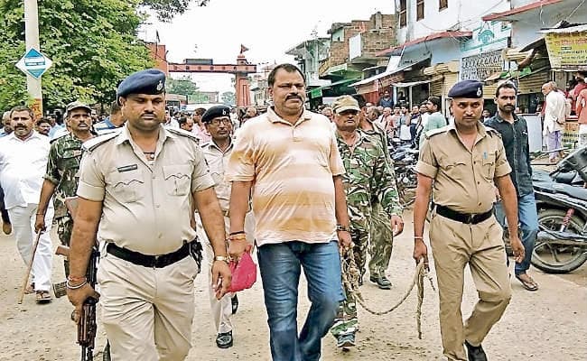 अपराधियों के पकड़ाने पर आया था लल्लू मुखिया का नाम, ठेकेदारी के कारण अनंत से बढ़ी थी नजदीकियां