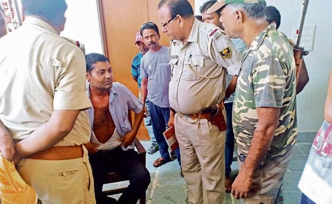 हाजीपुर: स्कूल में शिक्षक को जिंदा जलाने का प्रयास