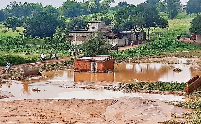 बगोदर : उदघाटन के 14 घंटे में ही बह गया कोनार नहर का तटबंध
