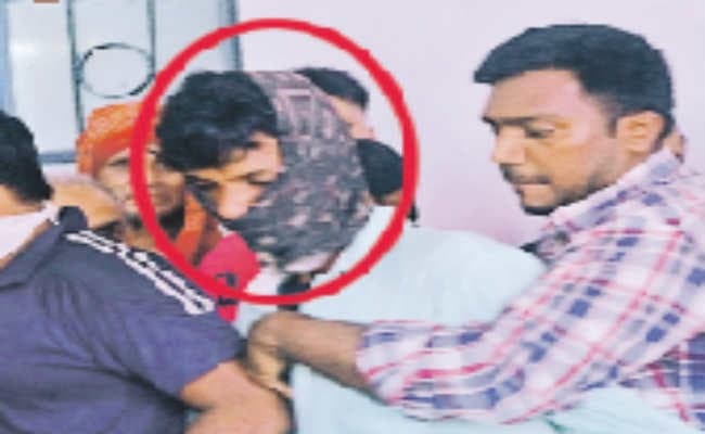 आतंकी एजाज की निशानदेही पर विस्फोटक बरामद, सहयोगी फरार